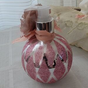 bebe Vanilla Sugar Scent Hand Wash Ornament Pump Bottle Flower NWT